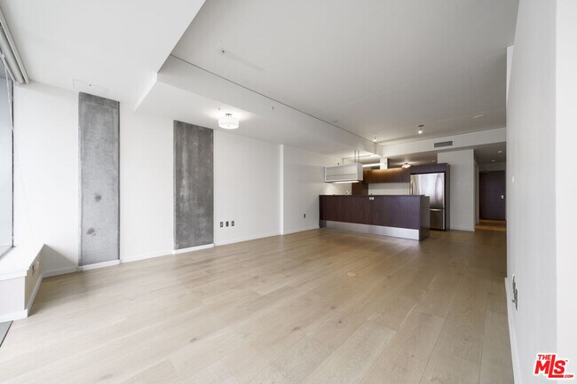 Building Photo - 1155 S Grand Ave
