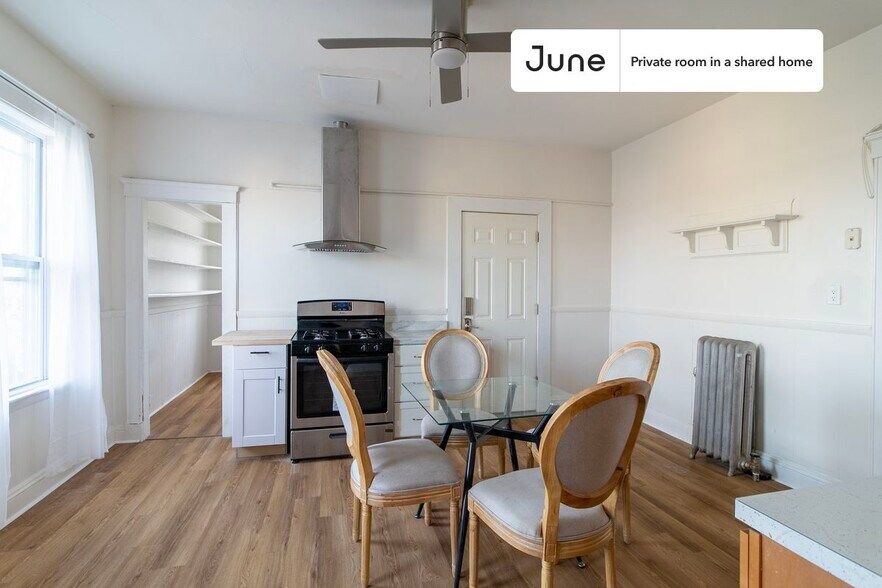 Building Photo - Room in Shared 4 bed/1 bath home