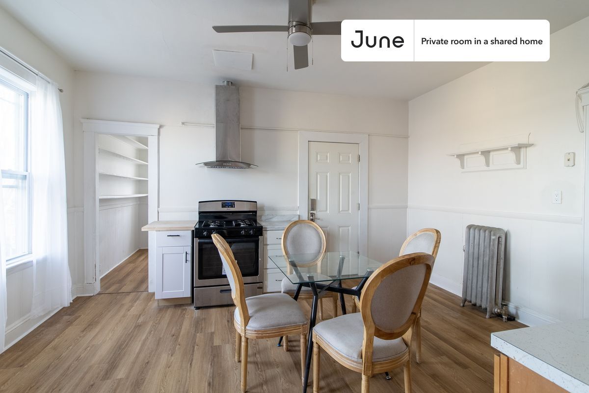 Building Photo - Room in Shared 4 bed/1 bath home in Dorchester Center