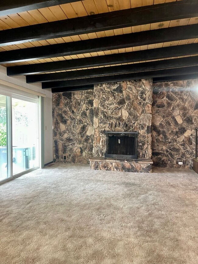 Building Photo - CHARMING 3 BED 2 BATH HOUSE WITH NEW HVAC, ROOF & LARGE FENCED BACKYARD