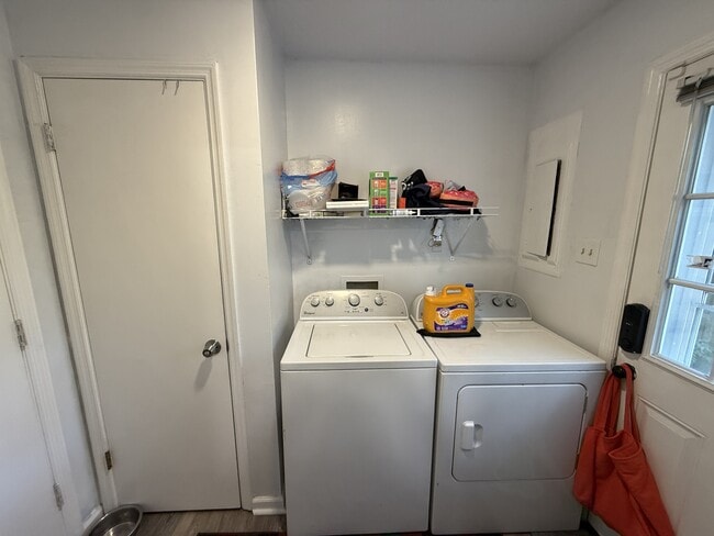 Building Photo - 151 Holland Park Cir