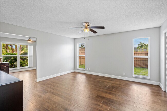 Building Photo - 1100 Basswood Pl