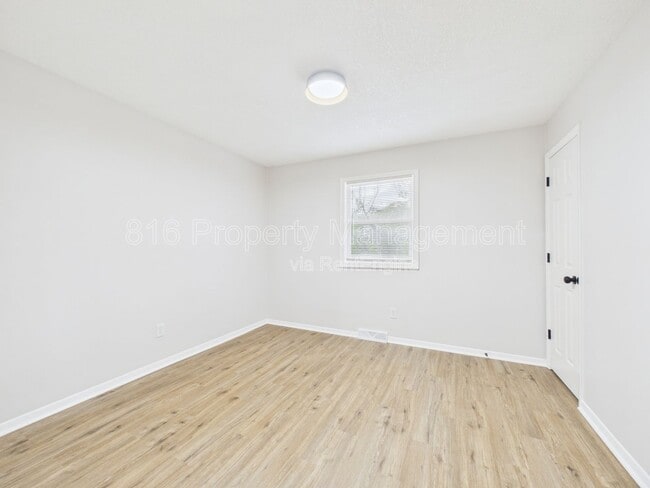 Building Photo - 100 S Oxford Ave