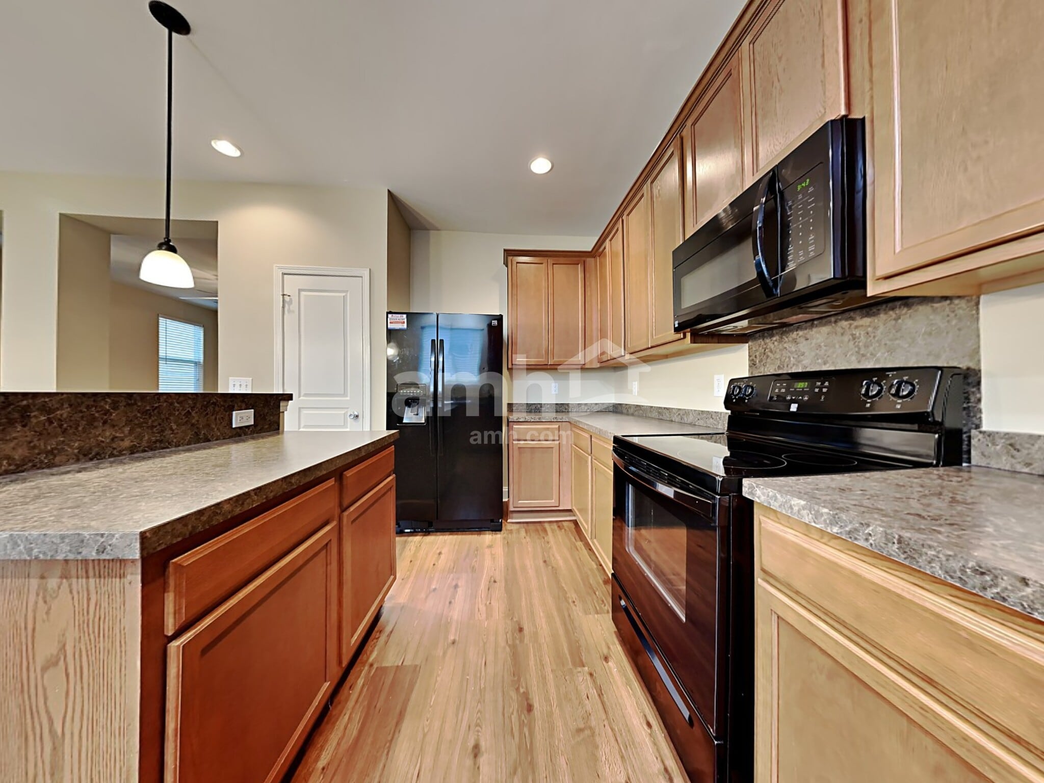 Building Photo - 8821 Shadowglen Dr