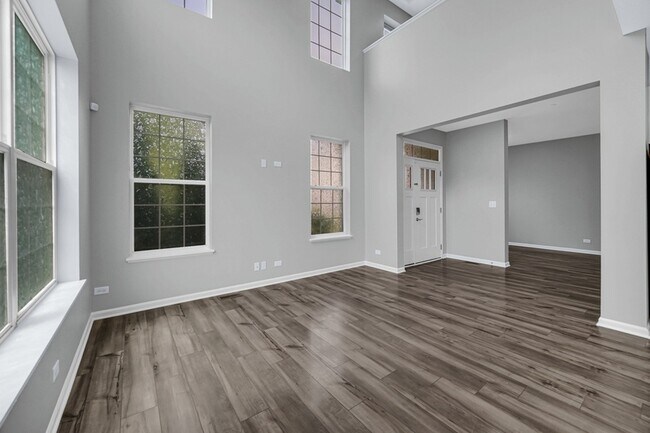 Building Photo - 1537 Kraft Ave