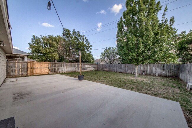 Building Photo - Charming 3-bedroom, 2-bathroom home in Wildhorse!