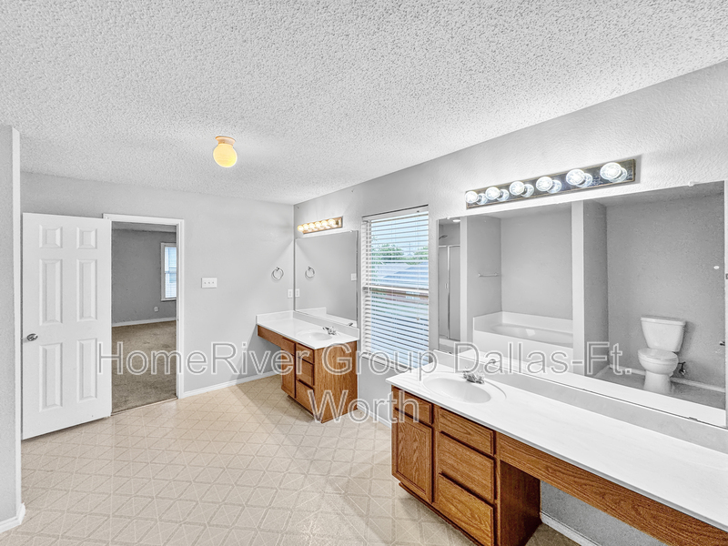 Building Photo - 4881 Trail Hollow Dr
