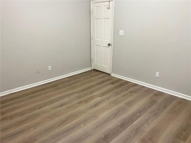 Building Photo - 2961 Hawk Ct SE