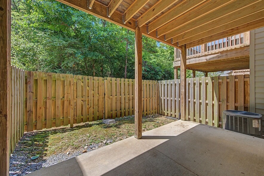 Building Photo - 221 Stonecrest Cir