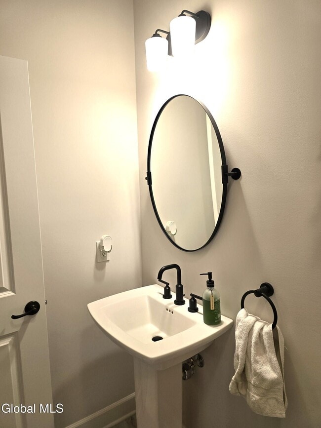 Building Photo - 2 Blair Ct