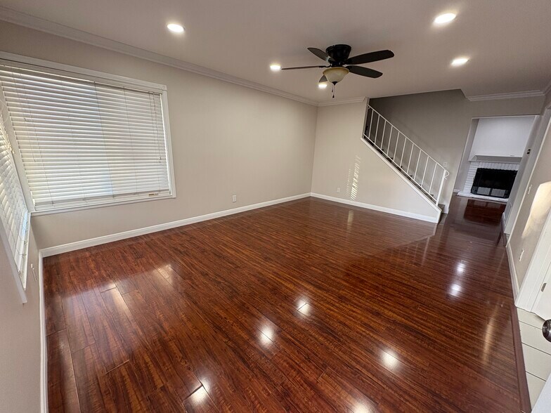 Building Photo - 2654 Hillsborough Pl