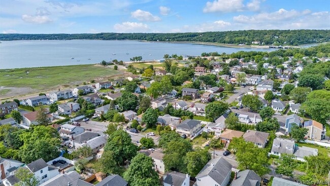 Building Photo - 13 7th St