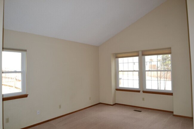 Building Photo - Mountain Shadows 3 Bedroom home with AC