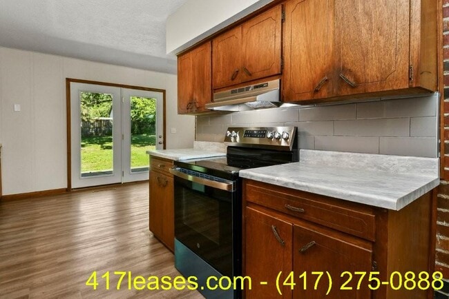 Building Photo - 203 S White Oak Ave