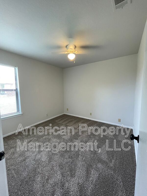Building Photo - 13143 E 44th St
