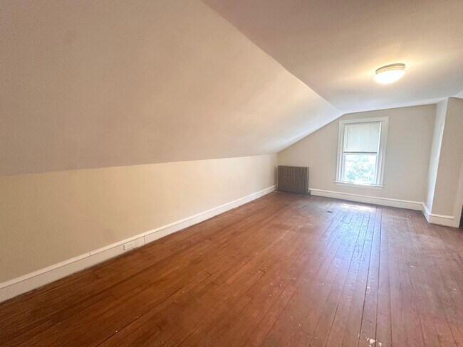 Building Photo - 301 N Reservoir St