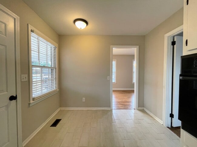 Building Photo - 615 Austin Dr NW