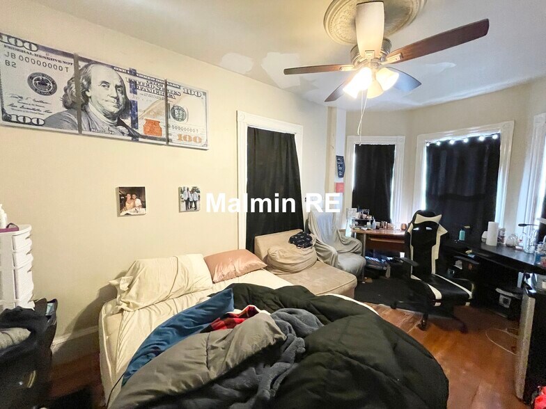 Building Photo - 89 Hillside St