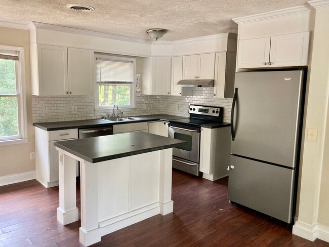 Building Photo - 444 Cherokee Dr