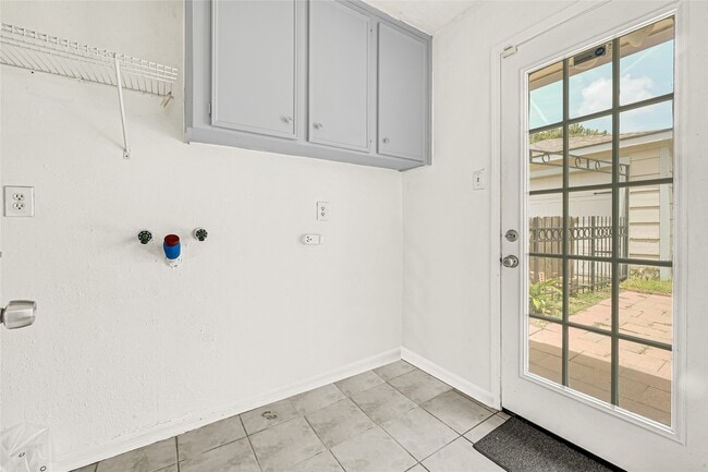 Building Photo - 539 Belwin Dr