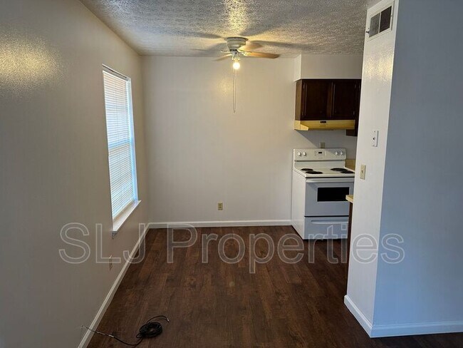 Building Photo - 428 Locust St