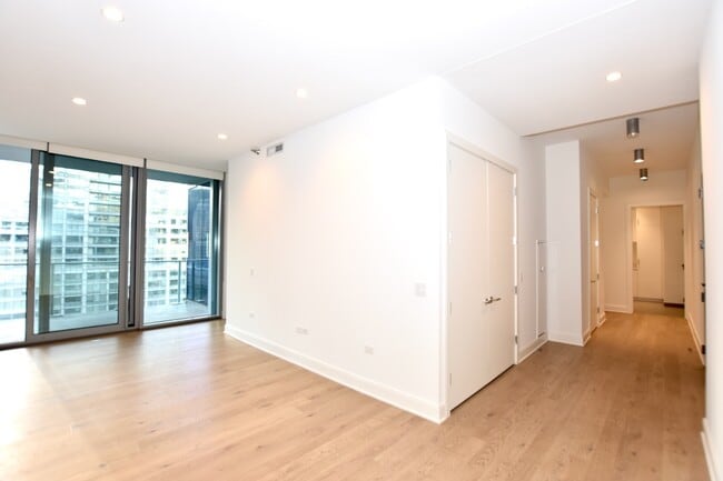 Building Photo - 60 E Randolph St