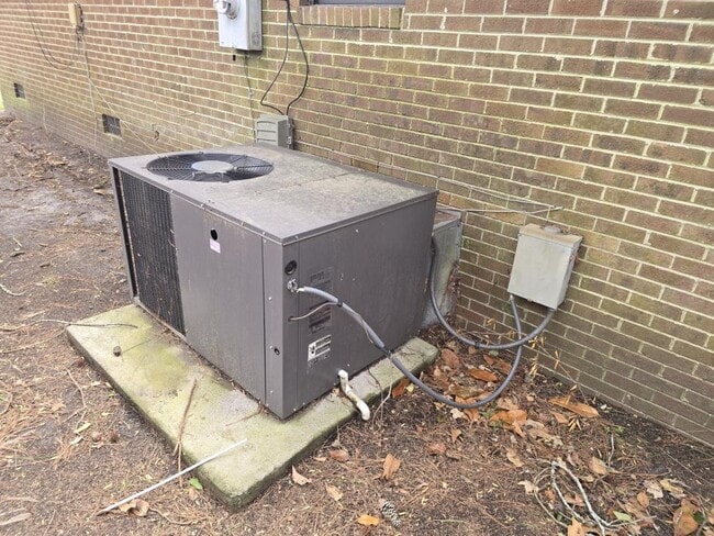 Building Photo - 301 N Broad St