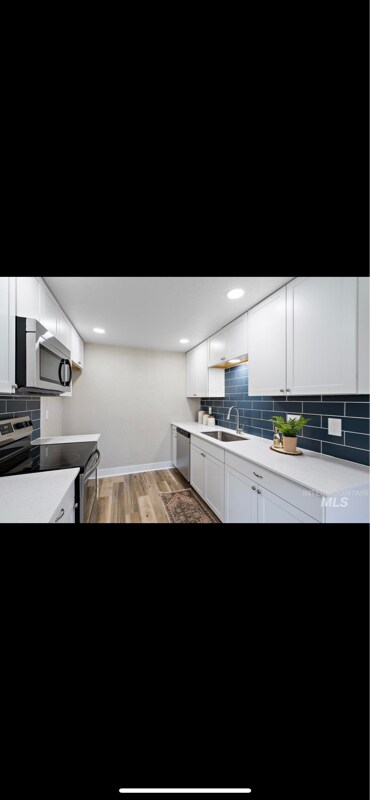 Building Photo - 250 Hudson Ave