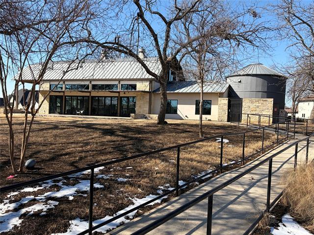 Building Photo - 1147 Spencer St S