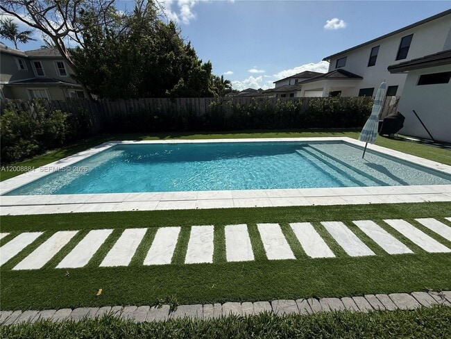 Building Photo - 2945 SE 3rd St