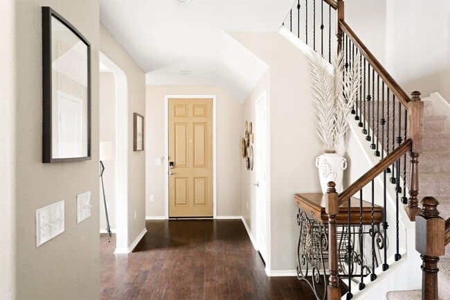 Building Photo - 7300 Ondantra Bnd