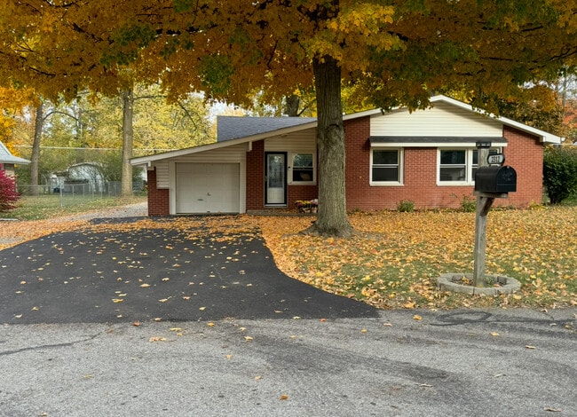 Primary Photo - 2312 S Evan Park Dr