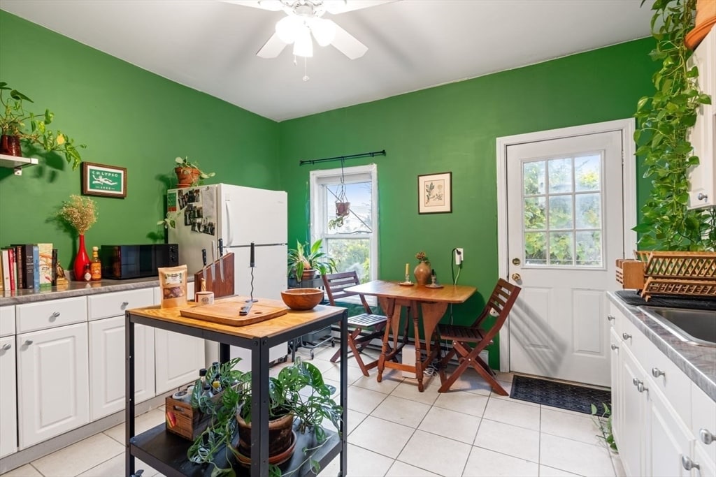 Building Photo - 377 Dorchester St