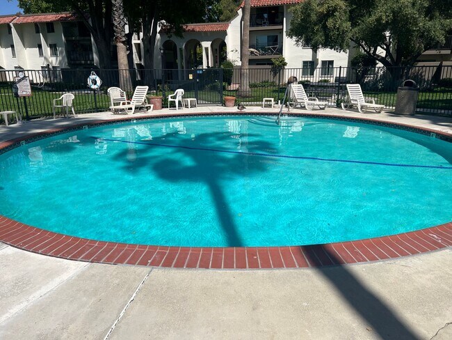 Building Photo - Sunny 1 bed 1 bath Condo in Santa Clara. L...