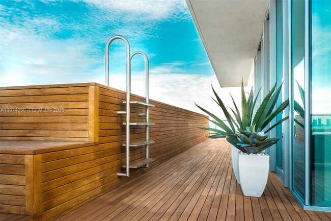 Building Photo - 2901 Collins Ave