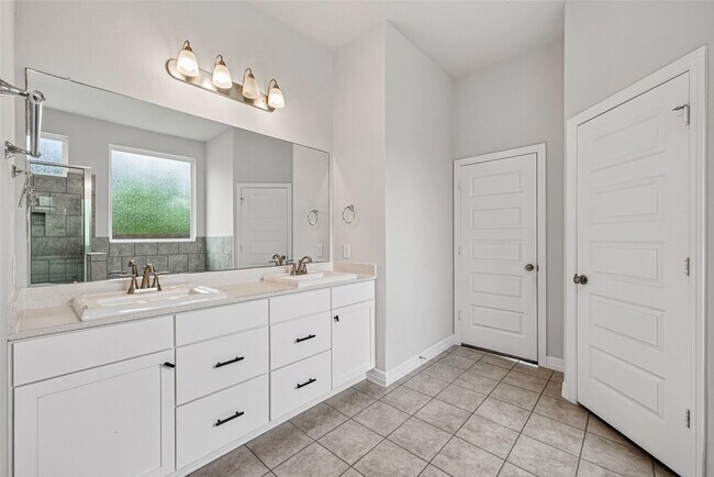 Building Photo - 6602 Albany Forest Ct