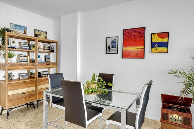 Building Photo - 888 Brickell Key Dr