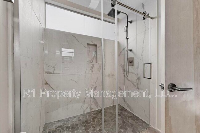 Building Photo - 705 Alcalde Pl SW