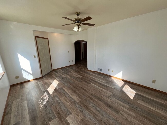 Building Photo - 714 4th St