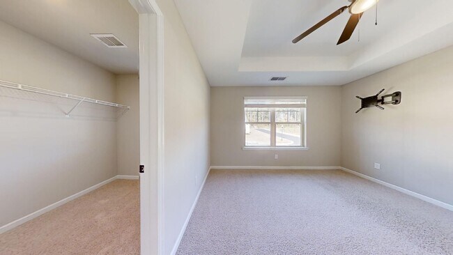 Building Photo - Large Home in The Preserve