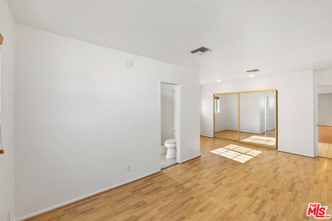 Building Photo - 312 S Maple Dr