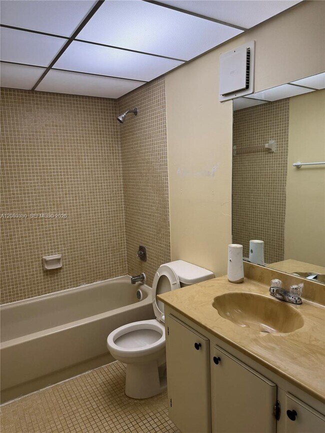 Building Photo - 10855 SW 112th Ave
