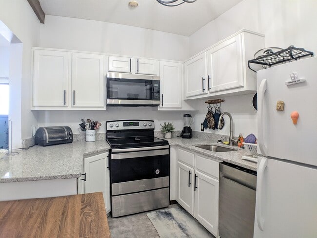 Building Photo - 178 Treetop Cir