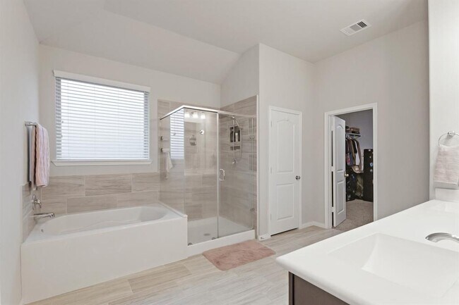 Building Photo - 18018 Svensson Slade Ln
