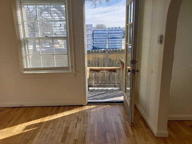 Building Photo - 302 Miles Ave