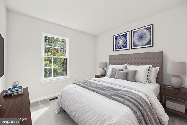 Building Photo - 306 Kings Crest Dr