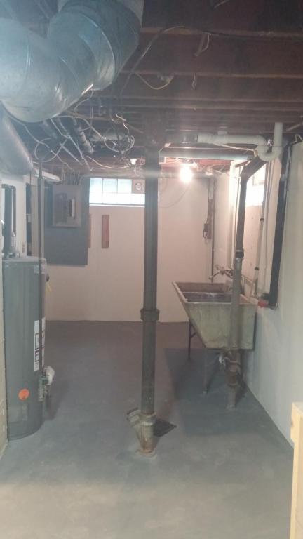 Building Photo - 33 Tussing Ln