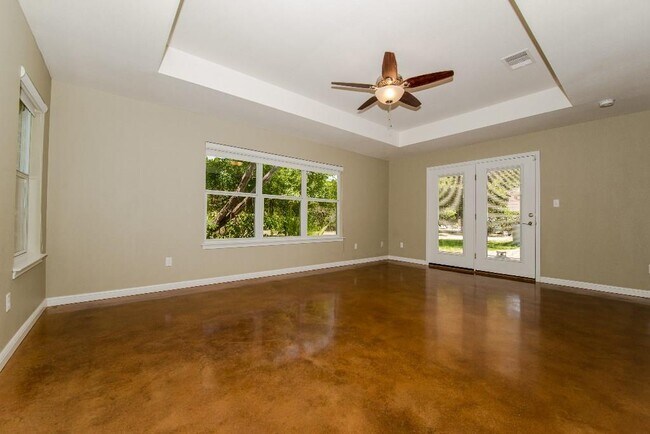 Building Photo - 5640 Oak Blvd