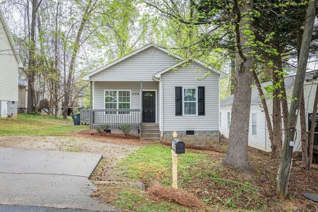 Building Photo - Like New Home off Freeman Mill. Just Paint...