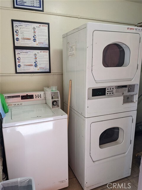 Building Photo - 1708 Pine Ave